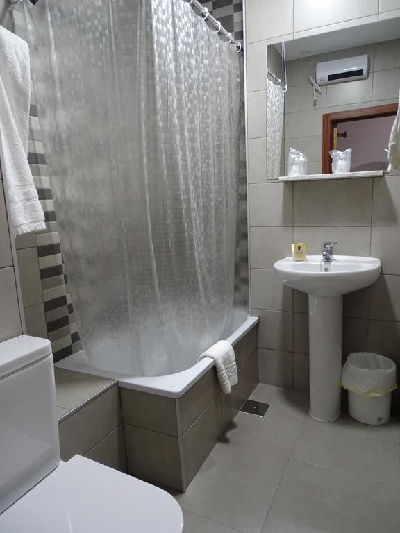 Hostal Argentina กาเซเรส ภายนอก รูปภาพ