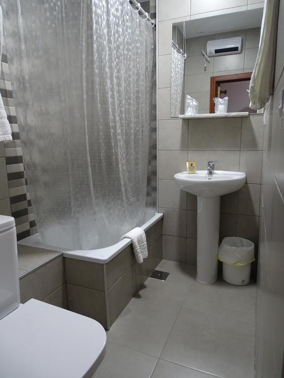 Hostal Argentina กาเซเรส ภายนอก รูปภาพ