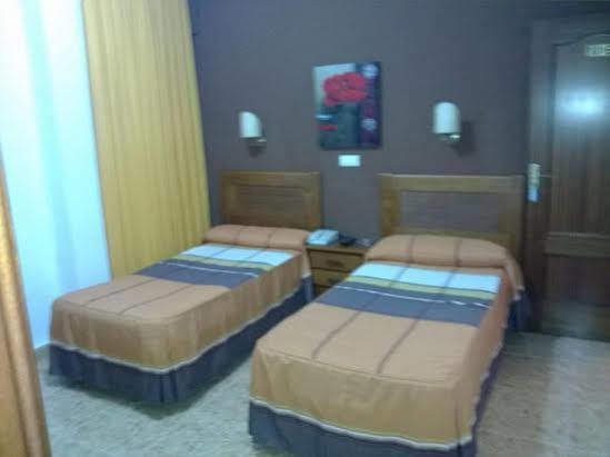 Hostal Argentina กาเซเรส ภายนอก รูปภาพ