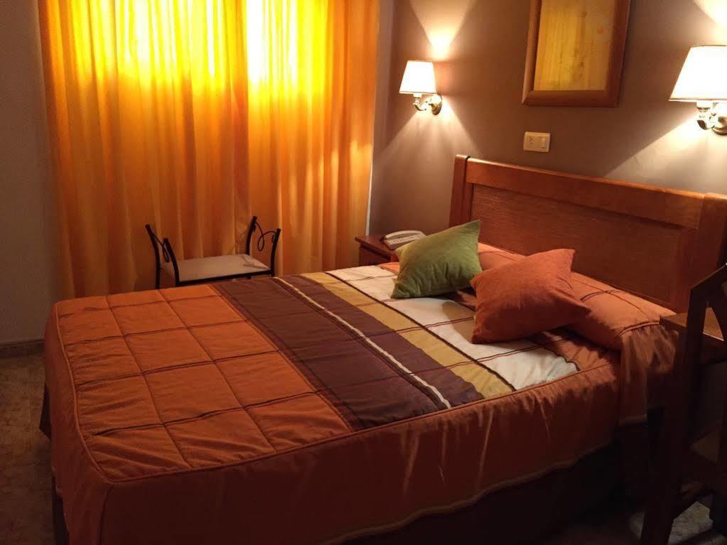 Hostal Argentina กาเซเรส ภายนอก รูปภาพ