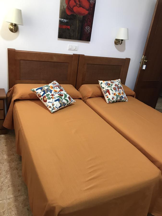 Hostal Argentina กาเซเรส ภายนอก รูปภาพ