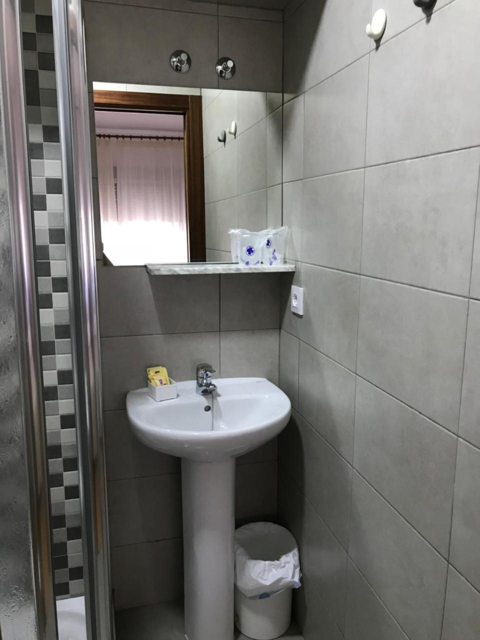 Hostal Argentina กาเซเรส ภายนอก รูปภาพ