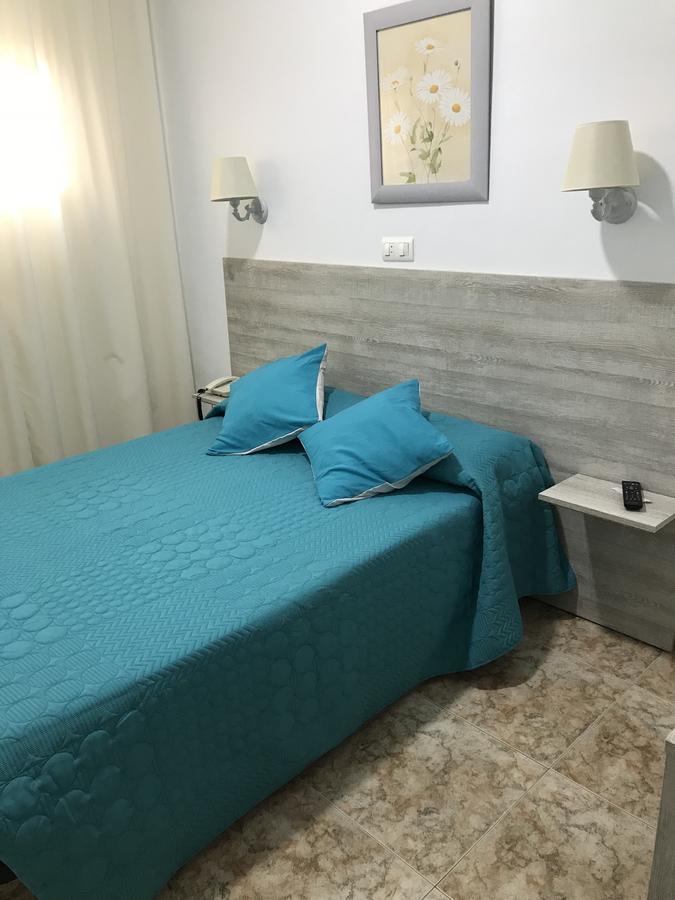 Hostal Argentina กาเซเรส ภายนอก รูปภาพ
