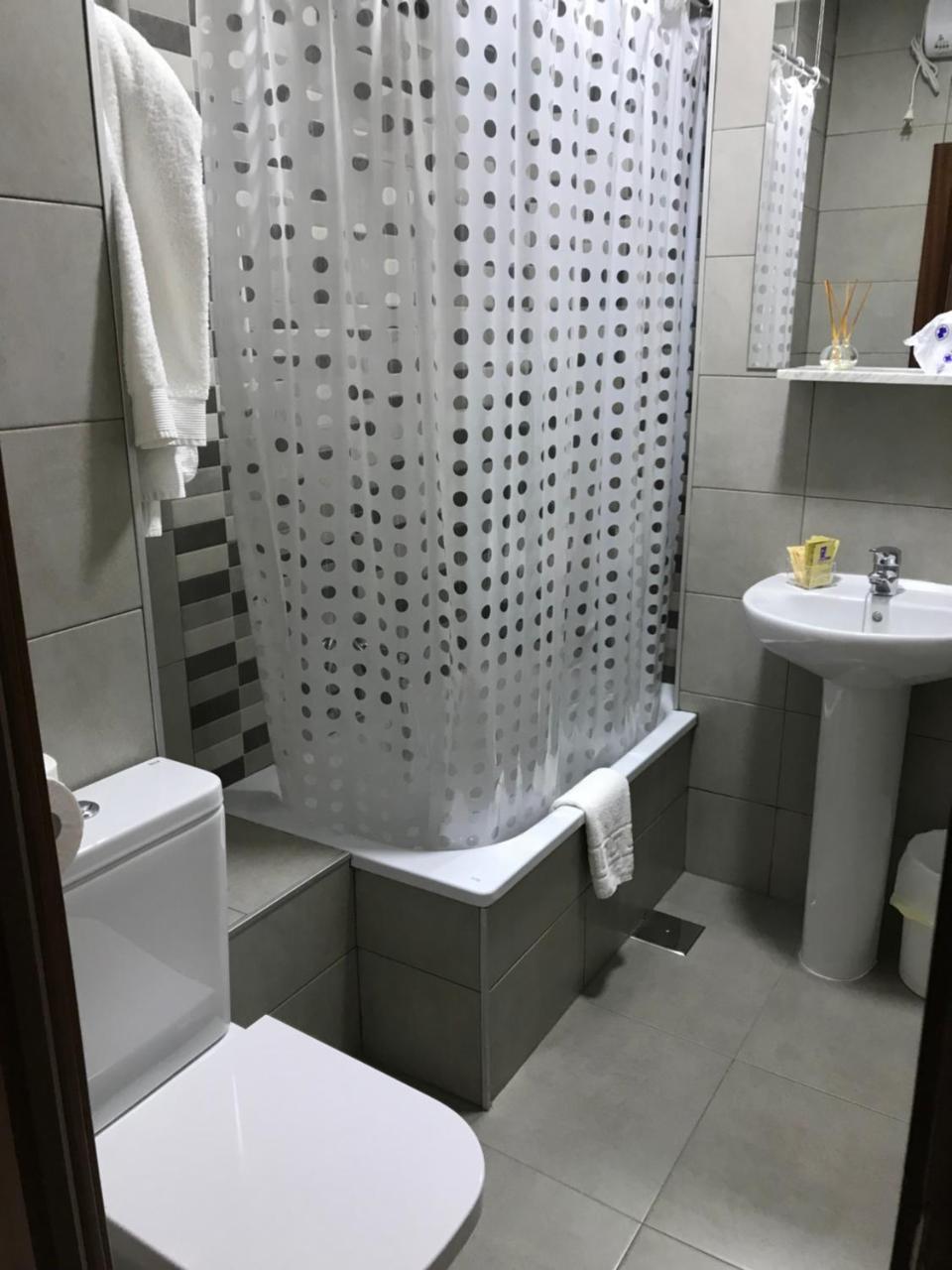 Hostal Argentina กาเซเรส ภายนอก รูปภาพ